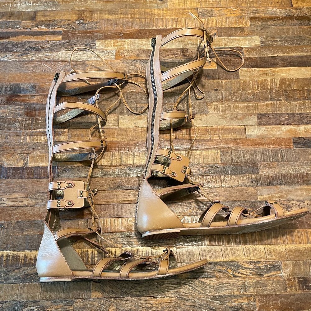 CYNTHIA VINCENT lTan Athena Gladiator Sandals l Coachella Style l Size 9